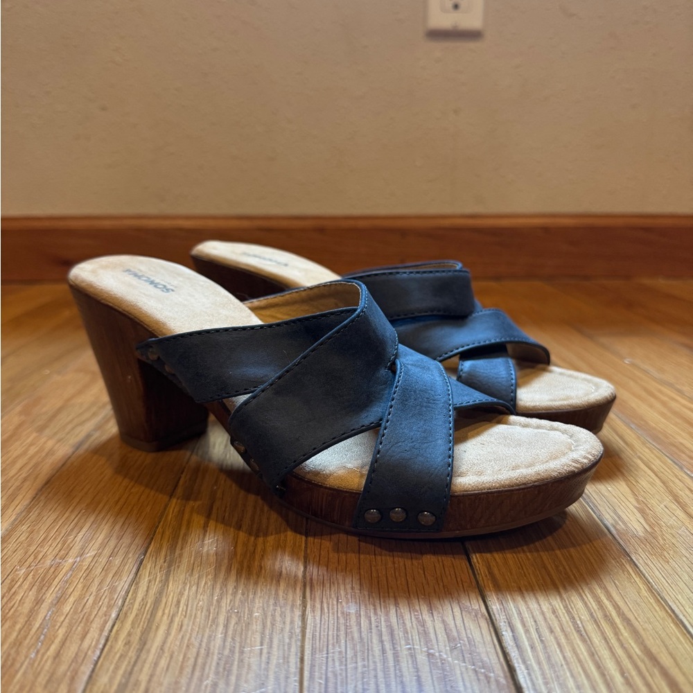 Sonoma Goods For Life Navy Crisscross Block Heel Sandals - Size 8.5M